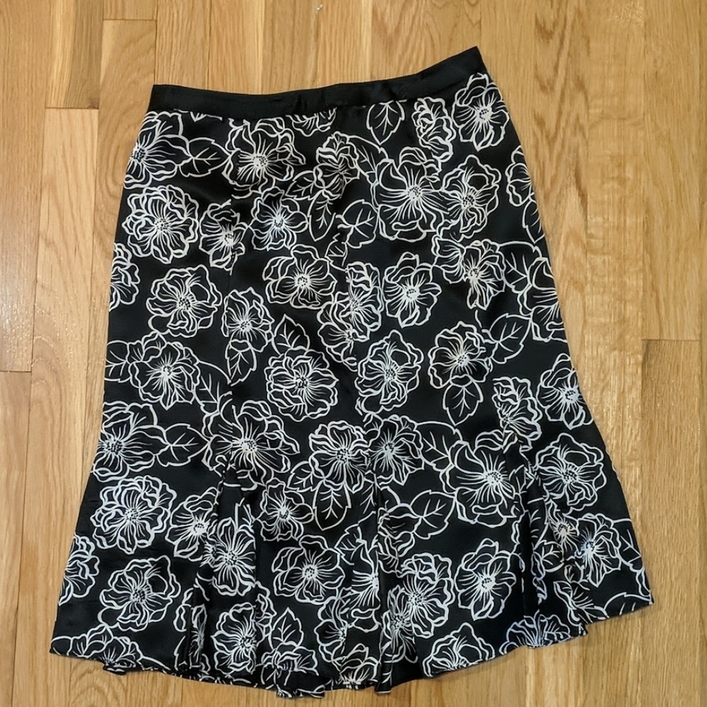 Inc knee length skirt